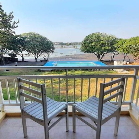 Baan Talay See Cream Resort Samut Songkhram Extérieur photo