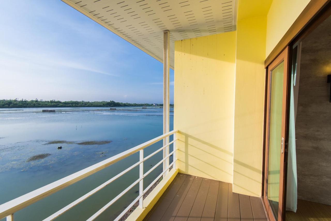 Baan Talay See Cream Resort Samut Songkhram Extérieur photo
