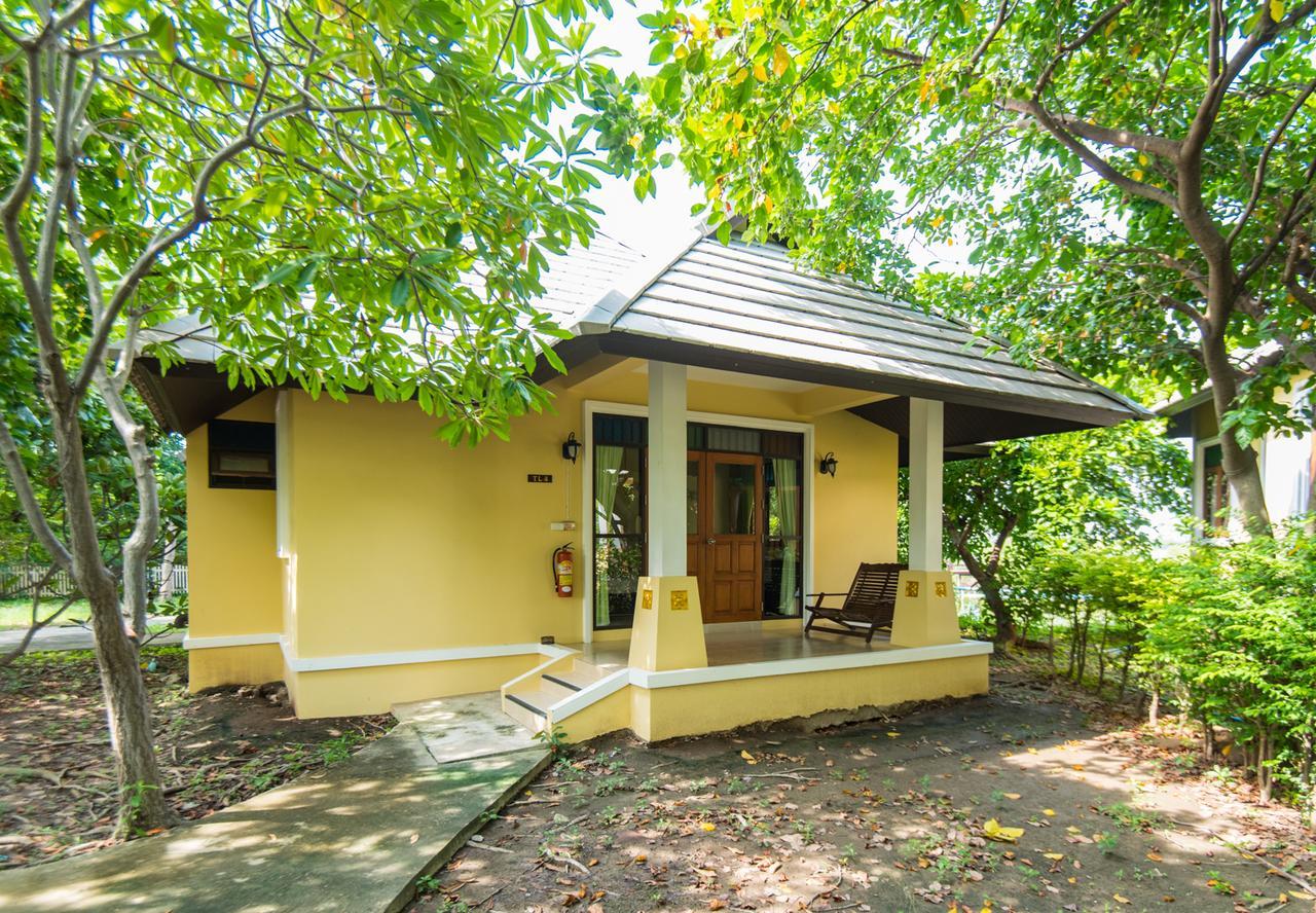 Baan Talay See Cream Resort Samut Songkhram Extérieur photo