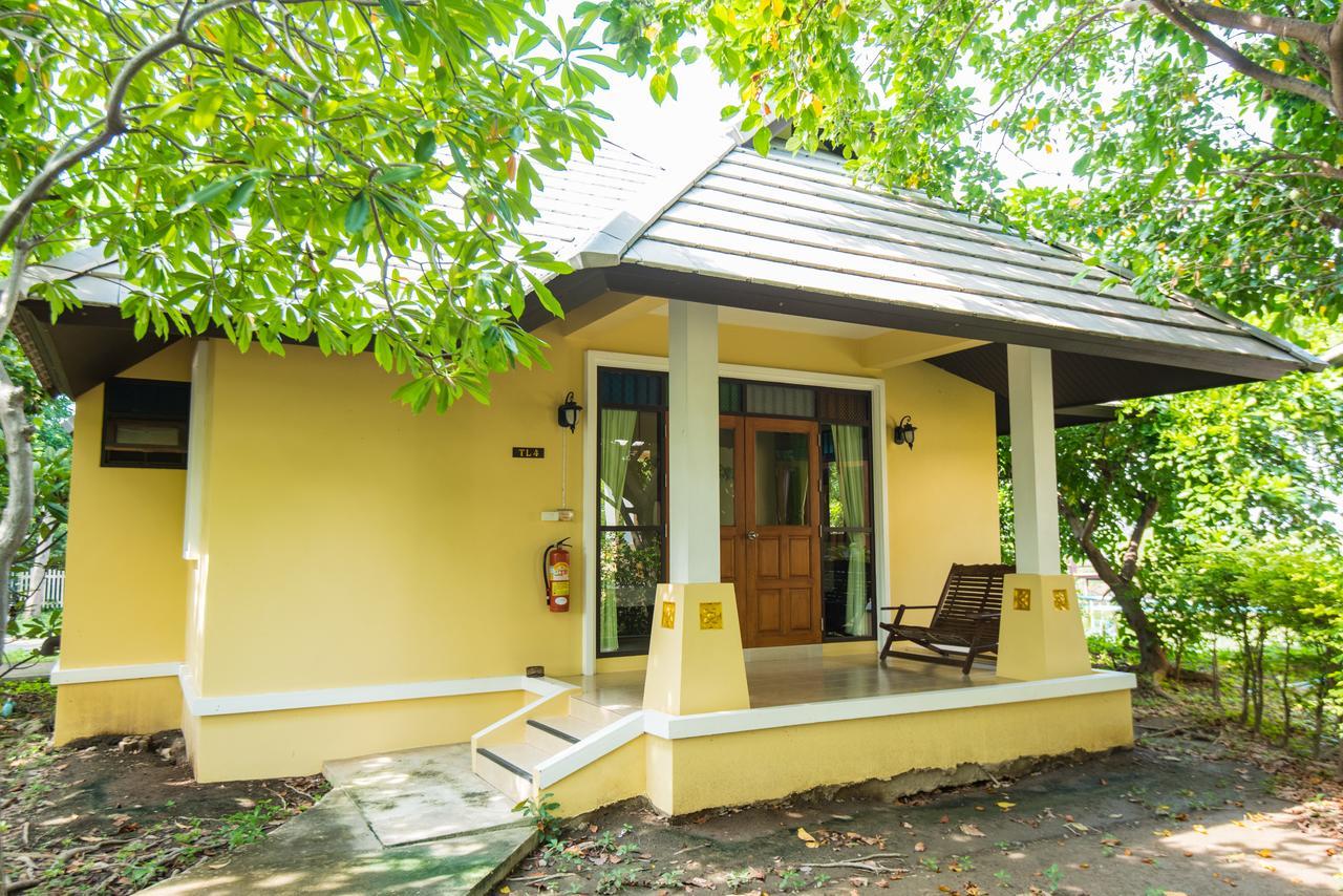 Baan Talay See Cream Resort Samut Songkhram Extérieur photo