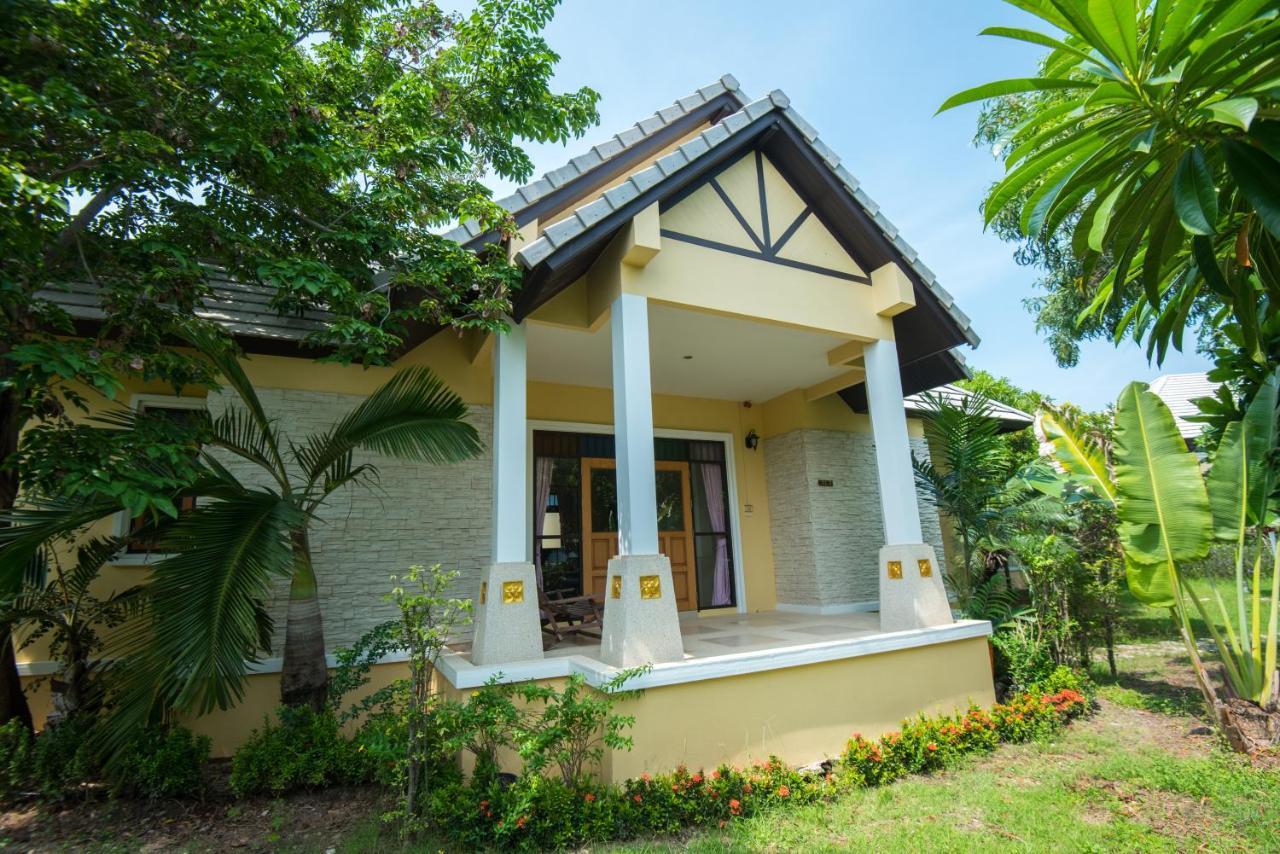 Baan Talay See Cream Resort Samut Songkhram Extérieur photo